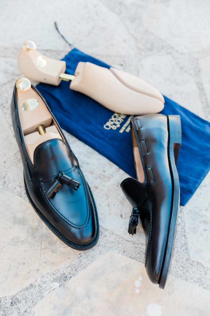 Flatlay of the groom's wedding shoe's.